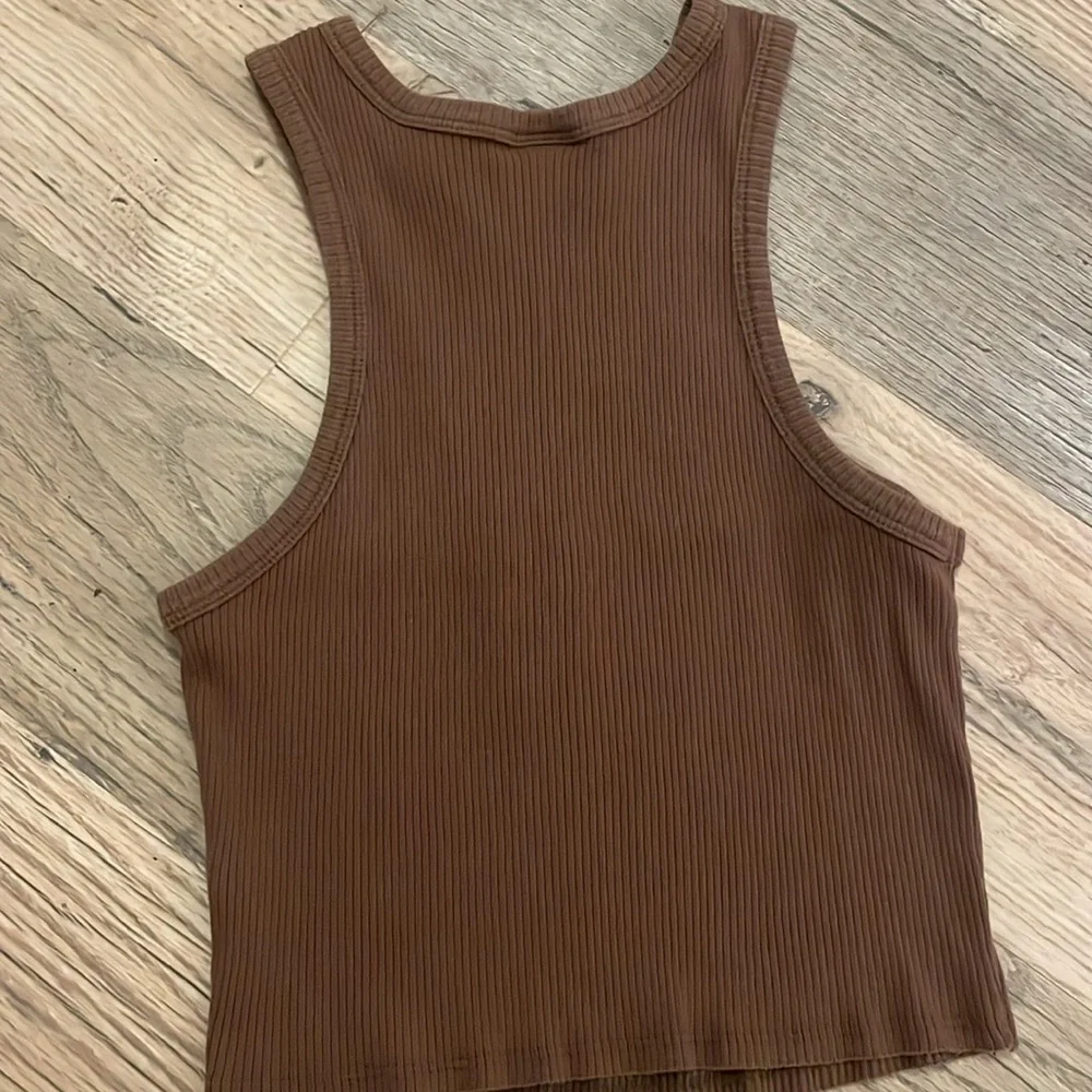 Two basic crop tops! - Picture 4 of 4